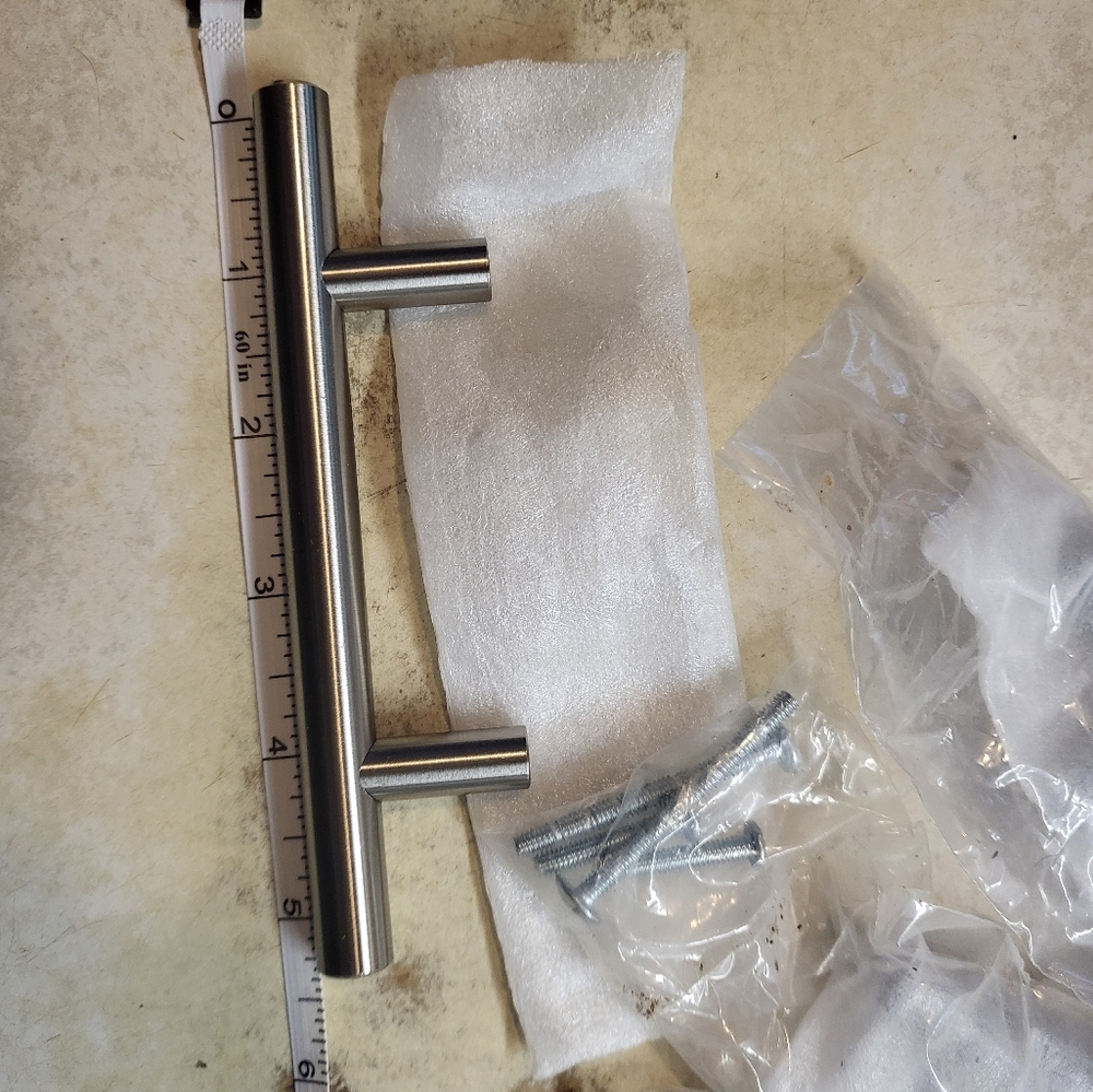 Cabinet handle